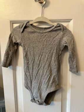 Simple Gray Long-Sleeve Baby One-Piece Bodysuit